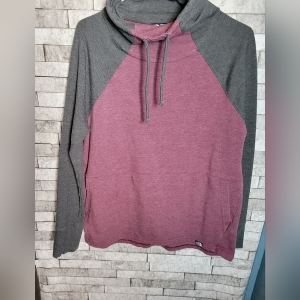 The North Face turtleneck 2 tone sweatshirt‎ Ladies Size medium maroon gray